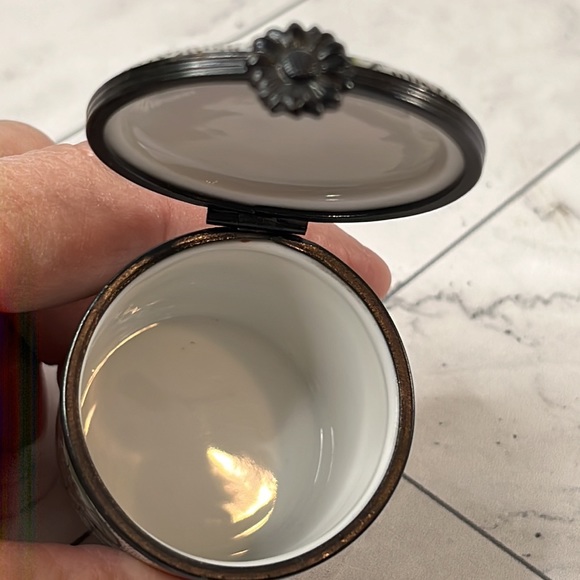 Vintage Limoges Box Pient Main France Genuine Authentic Trinket Box Stamp 1989 - Picture 5 of 5